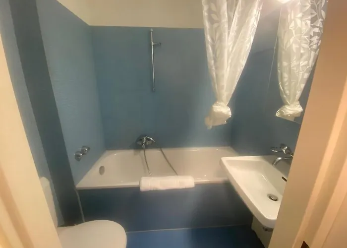 Perfectly Located - Art 5 *